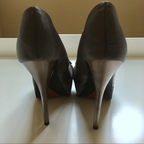 Luichiny Grey Satin Platform Pumps - Picture 6 of 7
